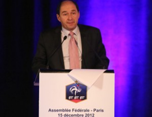 Denis Trossat présentant le budget 2012 à l'AG de la FFF.